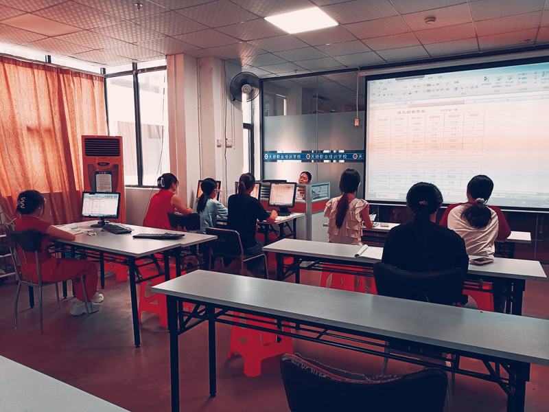 万江天骄办公文秘班上课现场 (13).jpg