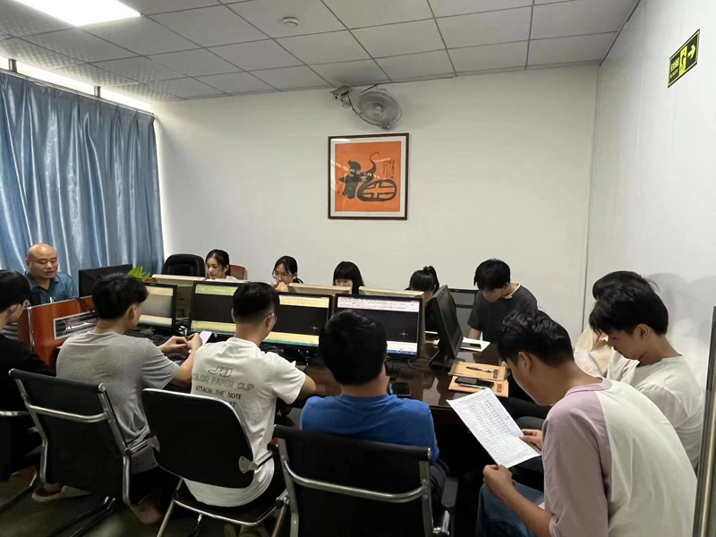 东莞万江天骄设计班老师上课中