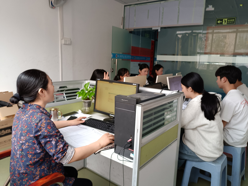 东莞万江天骄电脑办公班老师上课中