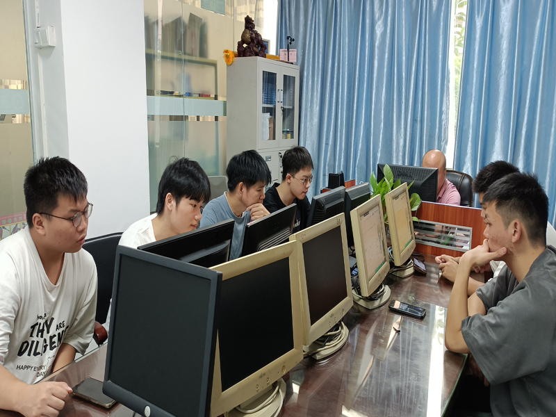 东莞万江天骄设计班老师上课中