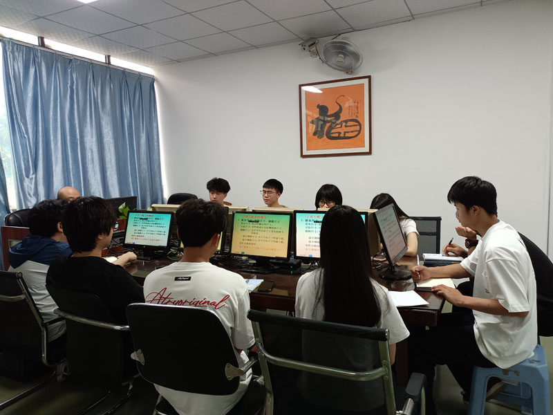 东莞万江天骄设计班老师上课中