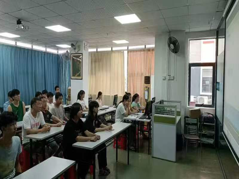 东莞万江天骄电脑办公班老师上课中