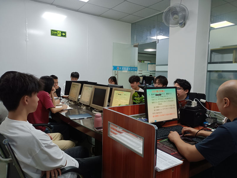 东莞万江天骄设计班老师上课中