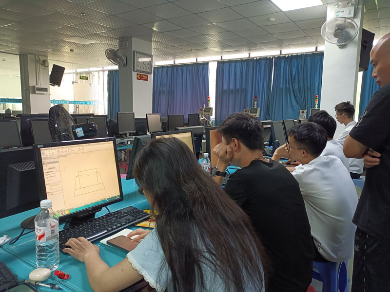 东莞万江天骄职校设计班练习大厅