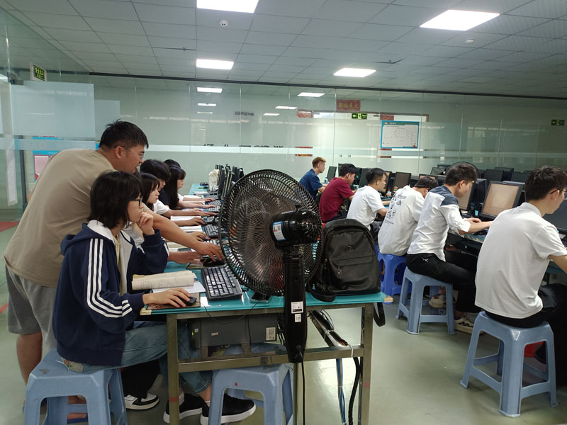 东莞万江天骄职校设计班练习大厅