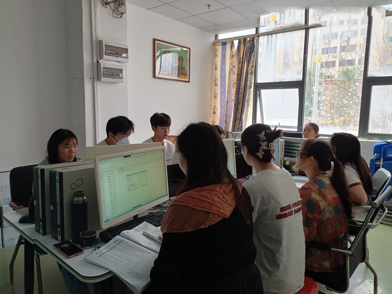 东莞万江天骄电脑办公班老师上课中