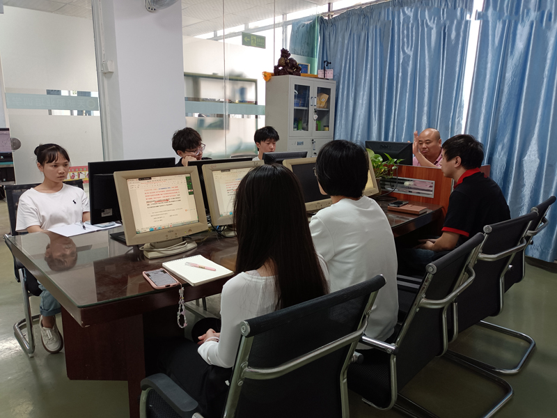 东莞万江天骄职校设计班老师上课中