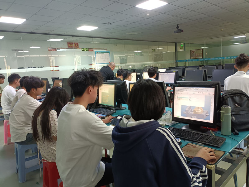 东莞万江天骄职校设计班练习大厅