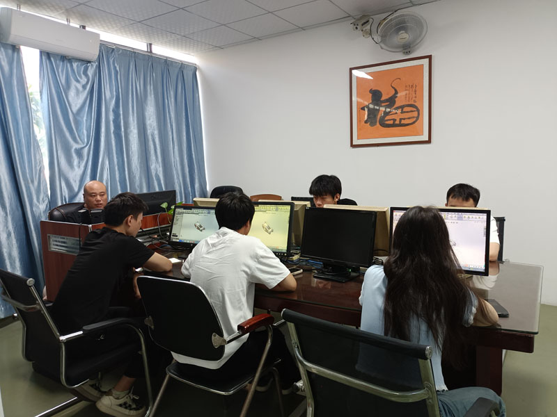 东莞万江天骄职校设计班老师上课中