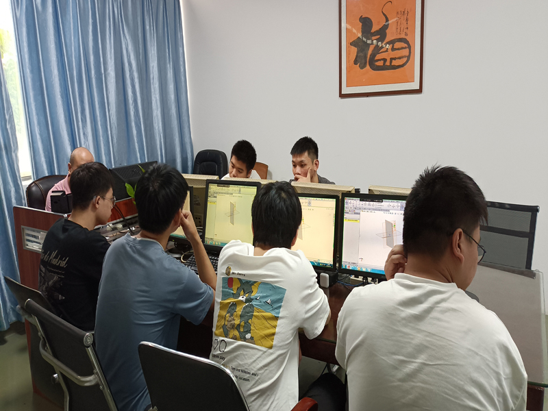 东莞万江天骄职校设计班老师上课中