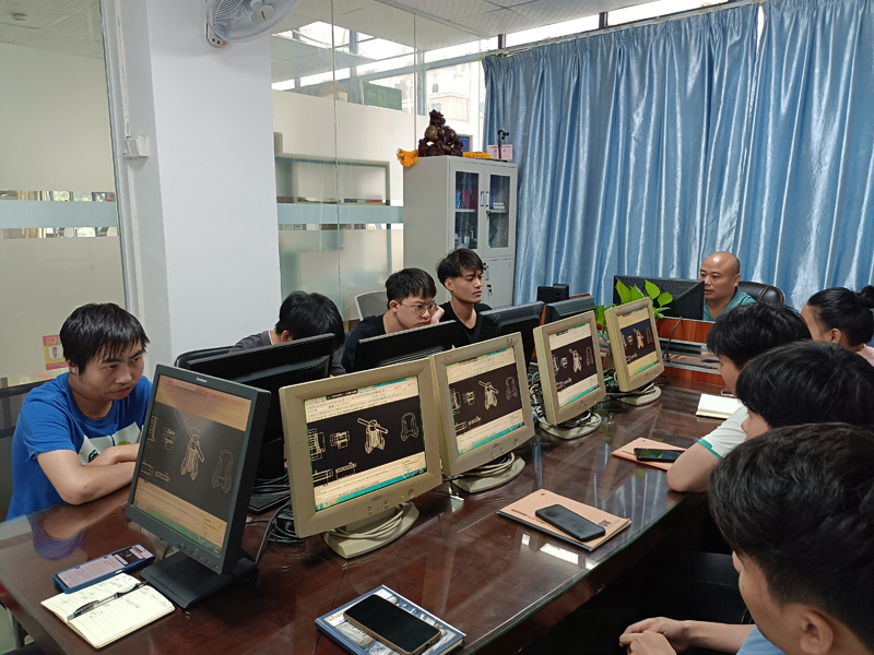 东莞万江天骄职校设计班老师上课中 (34).jpg