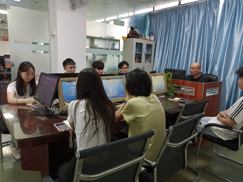 东莞万江天骄职校设计班老师上课中
