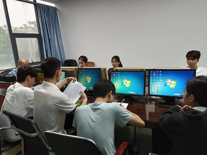 东莞万江天骄职校设计班老师上课中