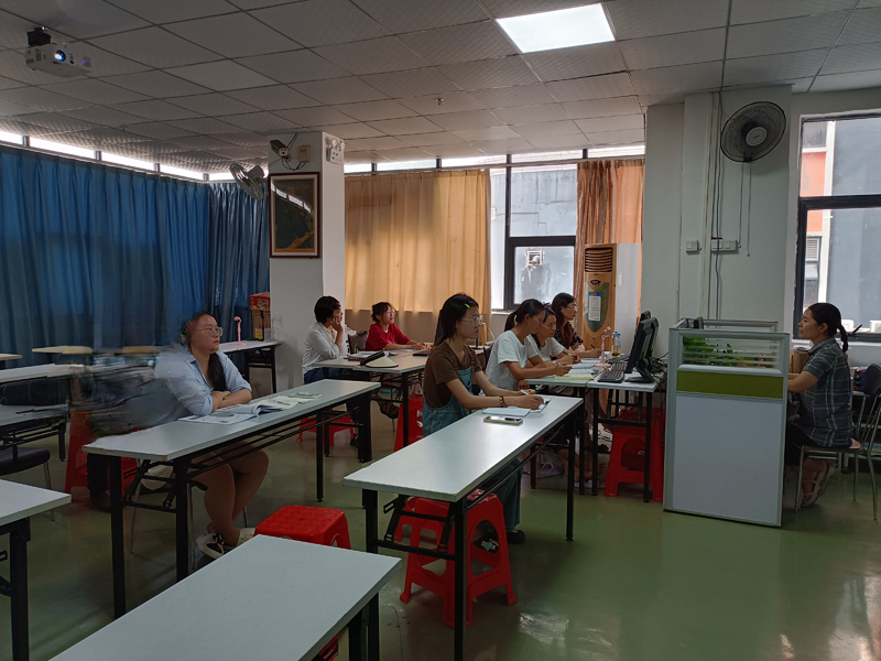 东莞万江天骄职校办公班学员上课中