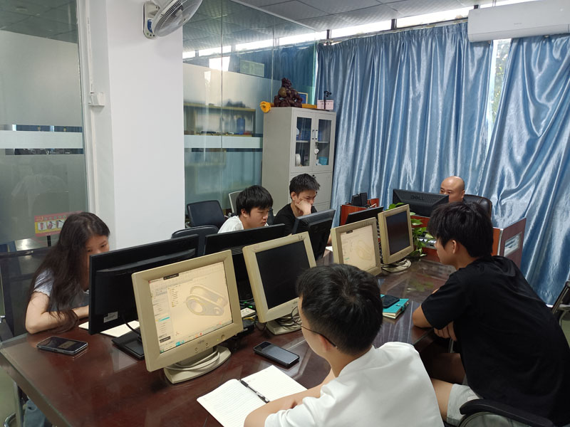 东莞万江天骄职校设计班老师上课中